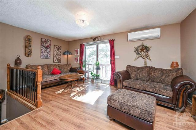 1671 County Rd 43 Road, House detached with 3 bedrooms, 2 bathrooms and 15 parking in North Grenville ON | Image 4