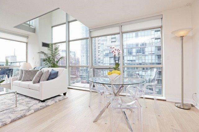 Lph20 - 36 Blue Jays Way, Condo with 2 bedrooms, 2 bathrooms and 1 parking in Toronto ON | Image 2