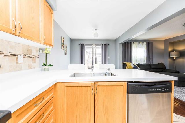 32 Crannyfield Dr, House semidetached with 4 bedrooms, 4 bathrooms and 3 parking in Brampton ON | Image 5