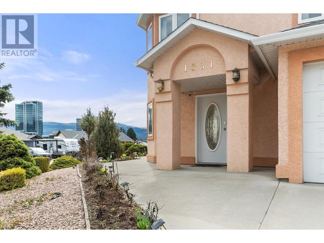 1531 Lawrence Avenue, House detached with 4 bedrooms, 3 bathrooms and 8 parking in Kelowna BC | Image 5