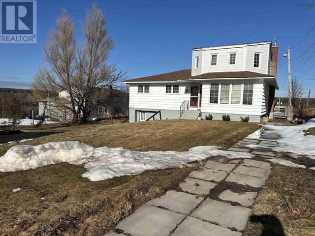 204 Hiram Street, House detached with 4 bedrooms, 1 bathrooms and null parking in Port Hawkesbury NS | Image 3