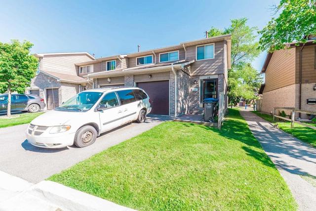 16 - 16 Foster Cres, Townhouse with 3 bedrooms, 2 bathrooms and 1 parking in Brampton ON | Image 2