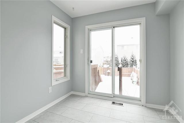1804 Hennessy Crescent, Townhouse with 3 bedrooms, 2 bathrooms and 3 parking in Ottawa ON | Image 9