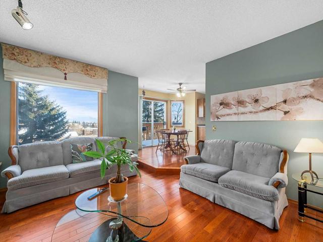 2856 Signal Hill Heights Sw, Home with 6 bedrooms, 3 bathrooms and 4 parking in Calgary AB | Image 2