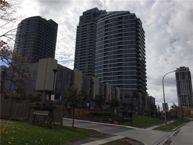 1805 - 9 Valhalla Inn Rd, Condo with 1 bedrooms, 1 bathrooms and 1 parking in Toronto ON | Image 2
