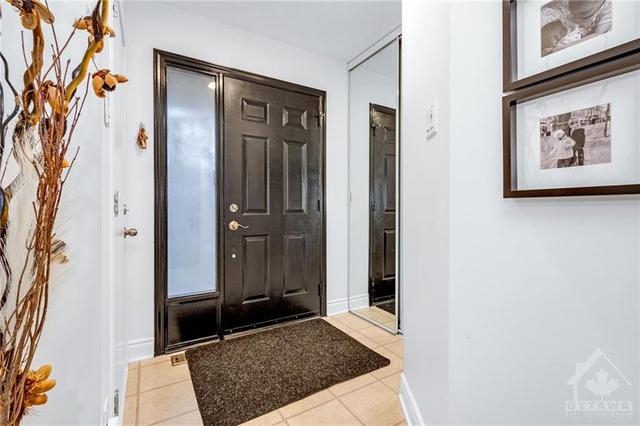 80 Markland Crescent, Townhouse with 3 bedrooms, 2 bathrooms and 3 parking in Ottawa ON | Image 3