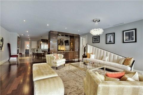 1101 - 155 Cumberland St, Condo with 2 bedrooms, 3 bathrooms and 2 parking in Toronto ON | Image 3