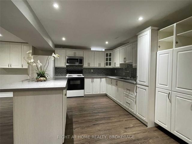 10 Monkman Crt, House detached with 3 bedrooms, 4 bathrooms and 4 parking in Aurora ON | Image 25