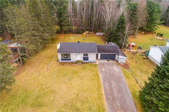 447 Achray Road, House detached with 4 bedrooms, 2 bathrooms and 6 parking in Laurentian Valley ON | Image 2