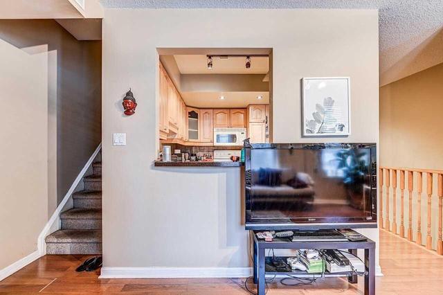 9A Crawford St, Townhouse with 3 bedrooms, 2 bathrooms and 1 parking in Toronto ON | Image 8