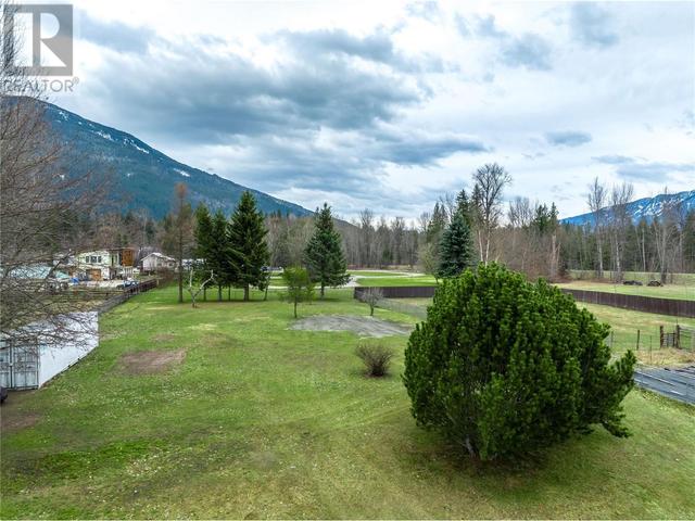704 Moss Street, House detached with 5 bedrooms, 3 bathrooms and 6 parking in Revelstoke BC | Image 64