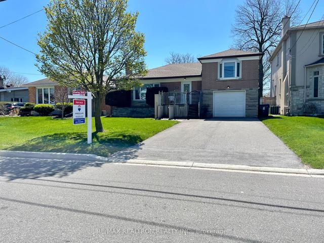275 Betty Ann Dr, House detached with 3 bedrooms, 2 bathrooms and 5 parking in Toronto ON | Image 1