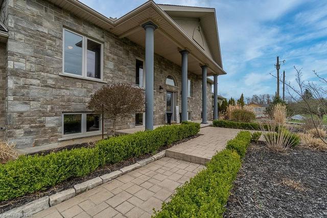 2146 Hurricane Road, House detached with 6 bedrooms, 4 bathrooms and 12 parking in Thorold ON | Image 4