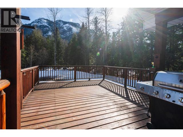 3299 Loschinski Road, House detached with 6 bedrooms, 3 bathrooms and null parking in Columbia Shuswap B BC | Image 47