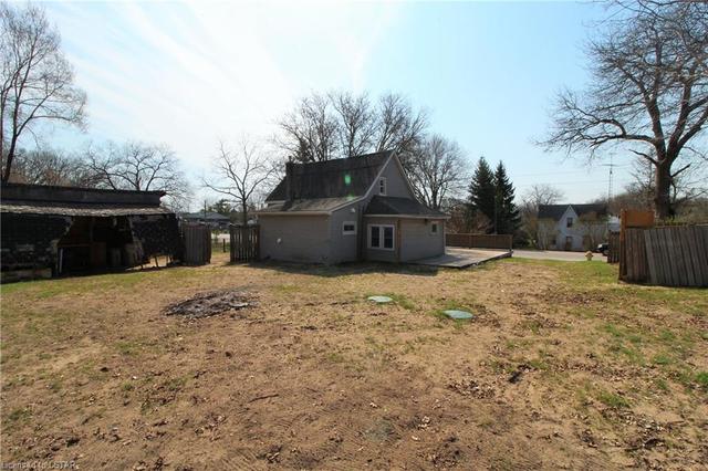 8540 Lakeshore Road, House detached with 2 bedrooms, 1 bathrooms and 3 parking in Lambton Shores ON | Image 10