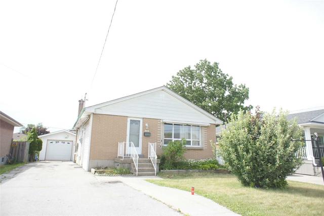 378 East 18th St, House detached with 3 bedrooms, 3 bathrooms and 5 parking in Hamilton ON | Image 1