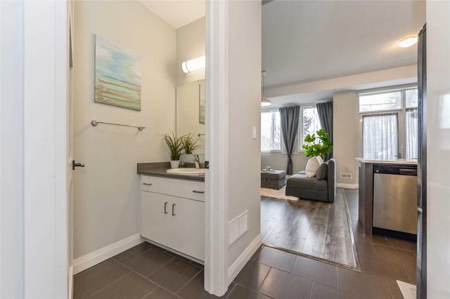 at2 - 53 Arthur St S, Townhouse with 2 bedrooms, 2 bathrooms and 1 parking in Guelph ON | Image 5