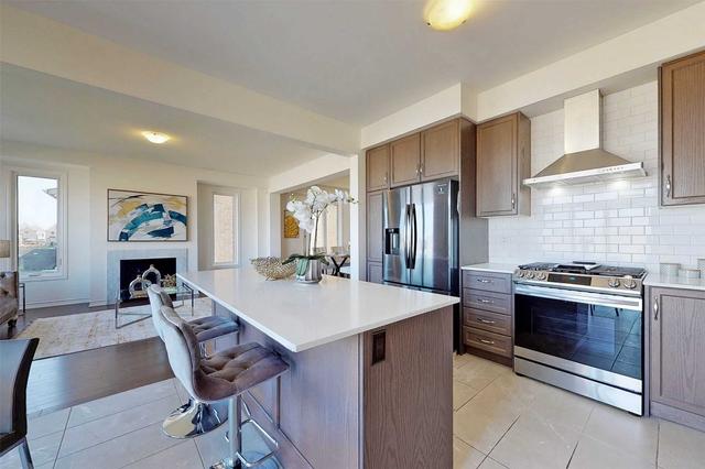 37 Maskell Cres, House detached with 5 bedrooms, 4 bathrooms and 4 parking in Whitby ON | Image 3