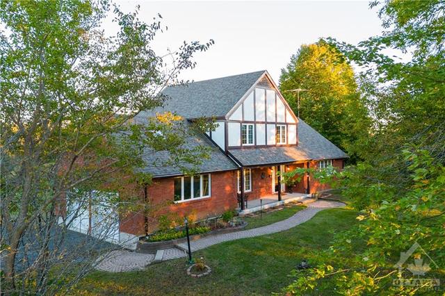 725 Mcfarlane Road, House detached with 4 bedrooms, 3 bathrooms and 12 parking in North Grenville ON | Image 24