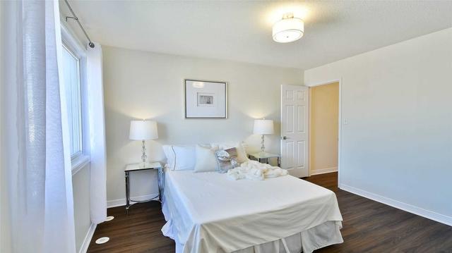 87 Wilkes Cres, House attached with 3 bedrooms, 4 bathrooms and 3 parking in Toronto ON | Image 22