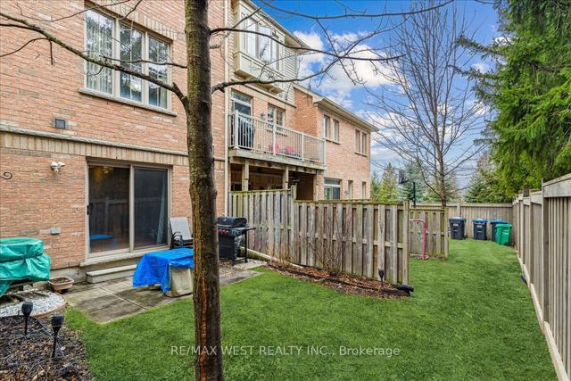 6 Cedar Lake Cres, Townhouse with 3 bedrooms, 4 bathrooms and 2 parking in Brampton ON | Image 7
