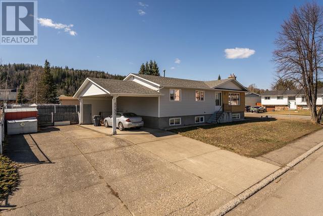 4755 Hill Avenue, House detached with 4 bedrooms, 2 bathrooms and null parking in Prince George BC | Image 3