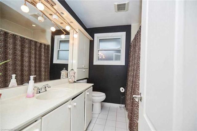 39 Calla Terr, House detached with 3 bedrooms, 2 bathrooms and 5 parking in Welland ON | Image 5
