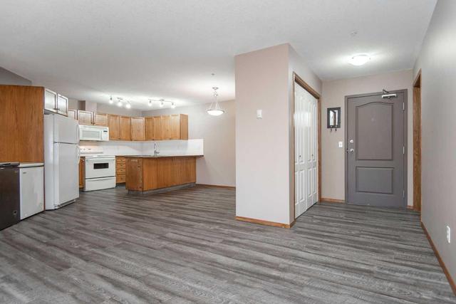114 - 260 Duston Street, Condo with 1 bedrooms, 1 bathrooms and 2 parking in Red Deer AB | Image 8