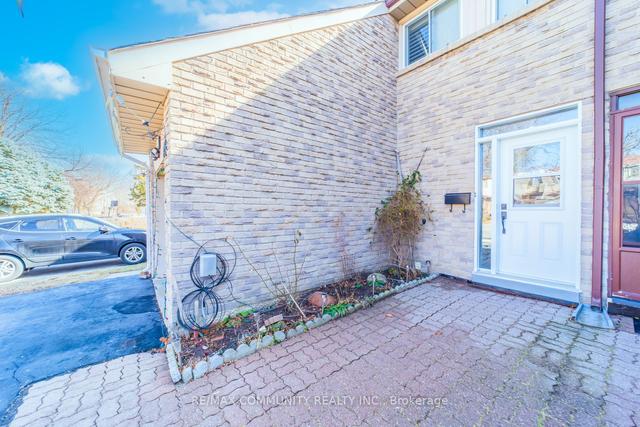 43 Buckhurst Cres, House attached with 3 bedrooms, 2 bathrooms and 3 parking in Toronto ON | Image 35