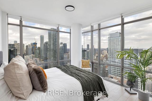 ph4506 - 38 Grenville St, Condo with 2 bedrooms, 2 bathrooms and 1 parking in Toronto ON | Image 4
