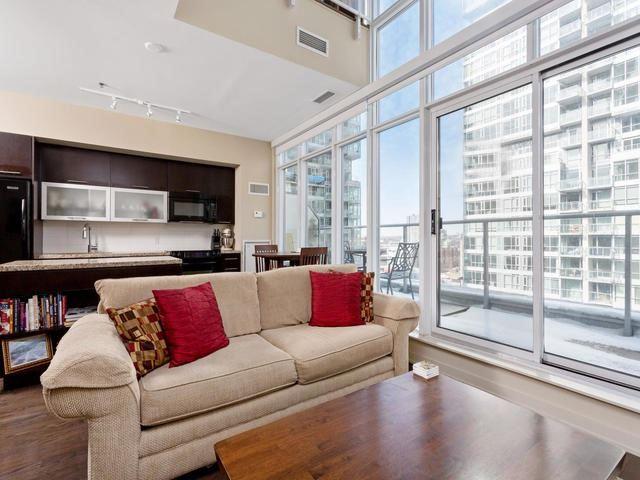 uph14 - 21 Nelson St, Condo with 1 bedrooms, 2 bathrooms and 1 parking in Toronto ON | Image 2