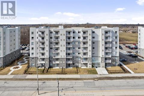 414 - 1611 Banwell, Condo with 2 bedrooms, 3 bathrooms and null parking in Windsor ON | Card Image