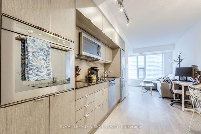 2312 - 10 York St, Condo with 1 bedrooms, 1 bathrooms and 0 parking in Toronto ON | Image 3