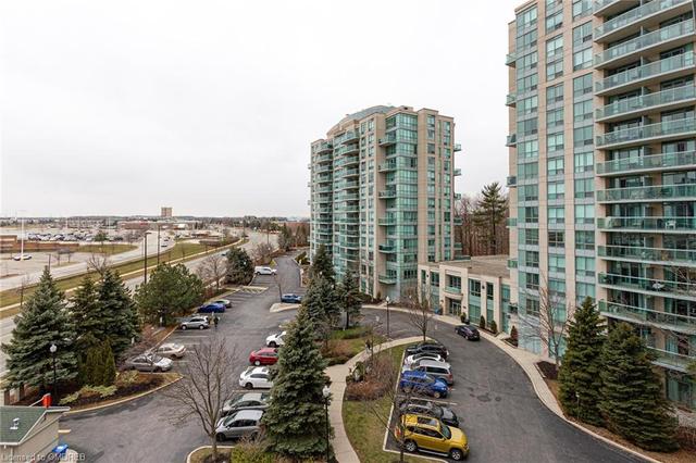 2545 Erin Centre Boulevard, House attached with 1 bedrooms, 1 bathrooms and null parking in Mississauga ON | Image 9