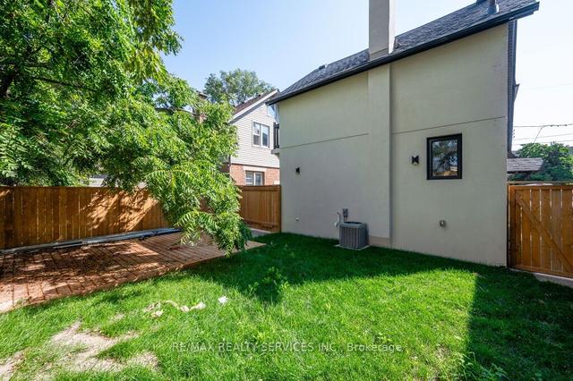 126 Walter St, House detached with 3 bedrooms, 3 bathrooms and 3 parking in Kitchener ON | Image 30