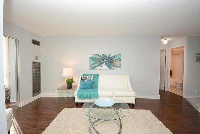 901 - 155 Hillcrest Ave, Condo with 2 bedrooms, 1 bathrooms and 1 parking in Mississauga ON | Image 10
