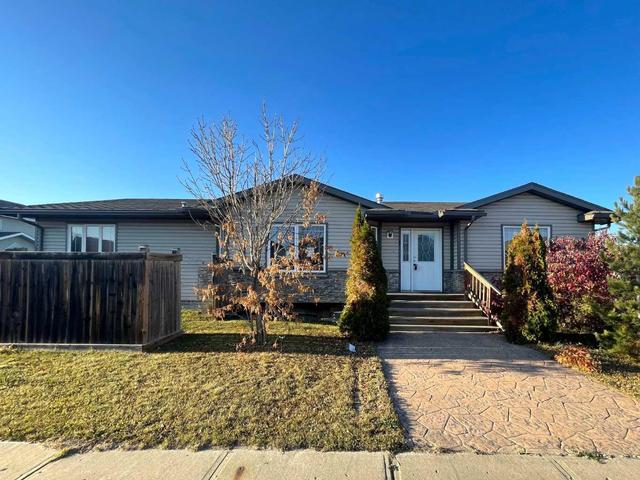 138 Peyton Way, House detached with 6 bedrooms, 3 bathrooms and 4 parking in Wood Buffalo AB | Image 2