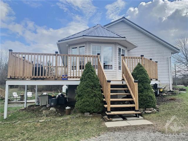 109 County Road 1 Road, House detached with 3 bedrooms, 1 bathrooms and 20 parking in Elizabethtown Kitley ON | Image 9