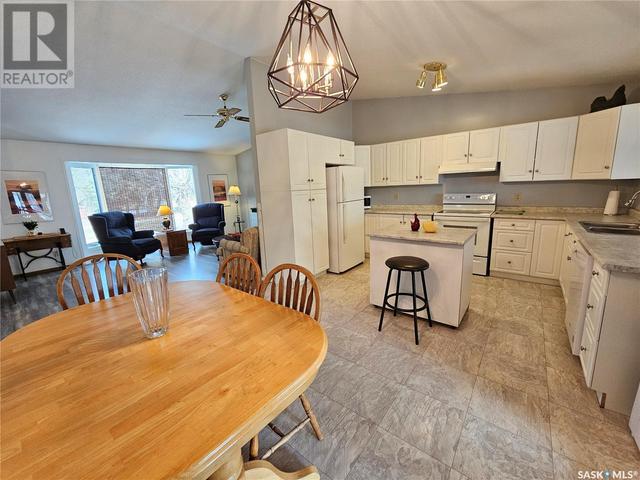 804 3rd Avenue W, House detached with 5 bedrooms, 3 bathrooms and null parking in Meadow Lake SK | Image 6