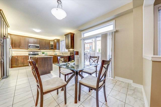 11 Martinau Dr S, House detached with 4 bedrooms, 5 bathrooms and 7 parking in Markham ON | Image 2