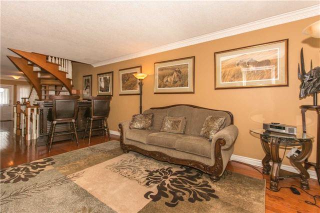 53 Hartnell Sq, Townhouse with 3 bedrooms, 3 bathrooms and 1 parking in Brampton ON | Image 7