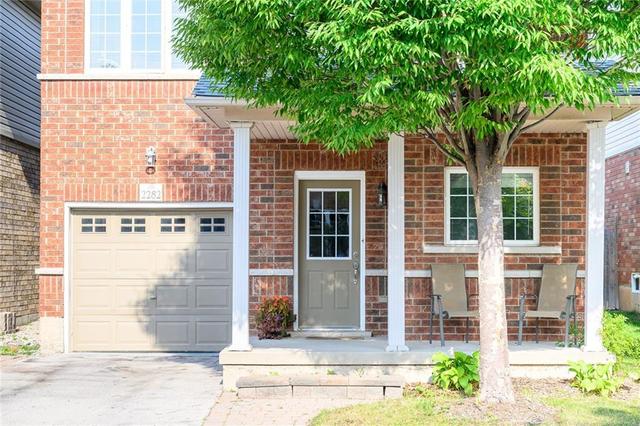 2282 Spence Lane, House detached with 6 bedrooms, 2 bathrooms and 1 parking in Burlington ON | Image 2