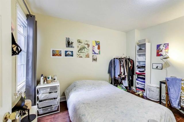 243 Lippincott St, House attached with 7 bedrooms, 1 bathrooms and 0 parking in Toronto ON | Image 38