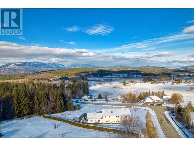 2190 Country Woods Road, House detached with 4 bedrooms, 3 bathrooms and 3 parking in Columbia Shuswap C BC | Image 7