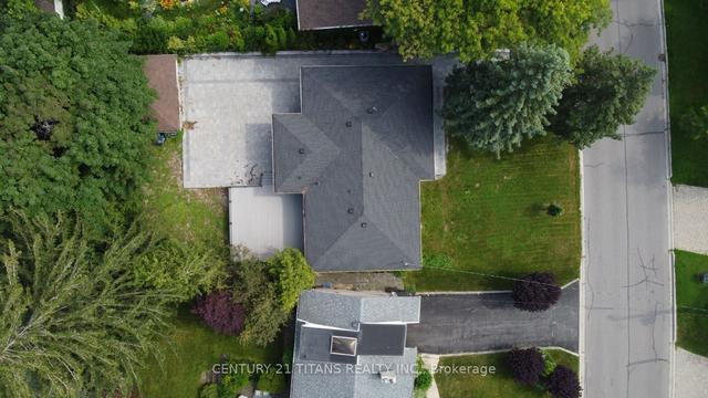 40 Hill Cres, House detached with 3 bedrooms, 4 bathrooms and 4 parking in Toronto ON | Image 3