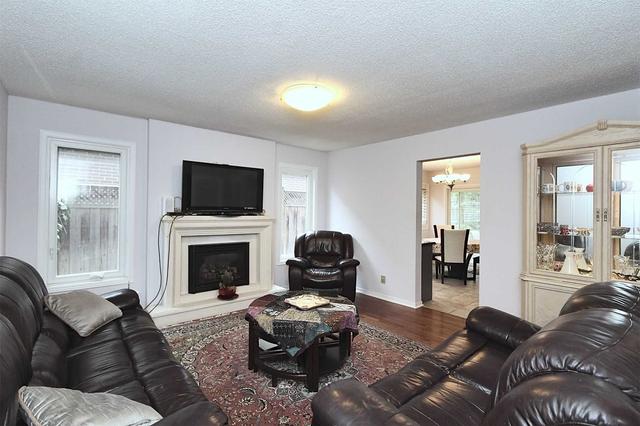 6 Tanjo Crt, House detached with 4 bedrooms, 4 bathrooms and 6 parking in Vaughan ON | Image 2