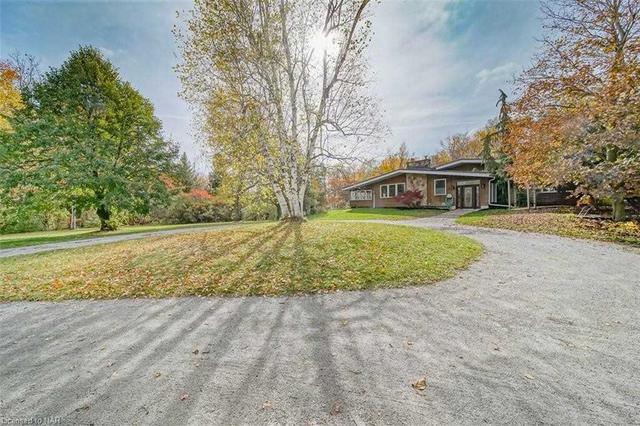 8640 Appleby Line, House detached with 3 bedrooms, 3 bathrooms and 22 parking in Milton ON | Image 1