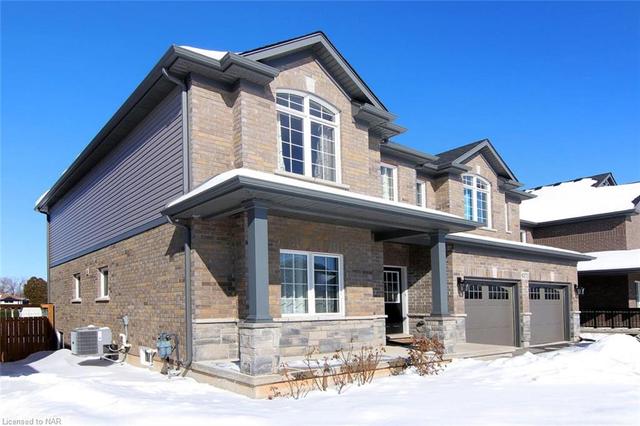 6371 Sam Iorfida Drive, House detached with 7 bedrooms, 4 bathrooms and null parking in Niagara Falls ON | Image 2