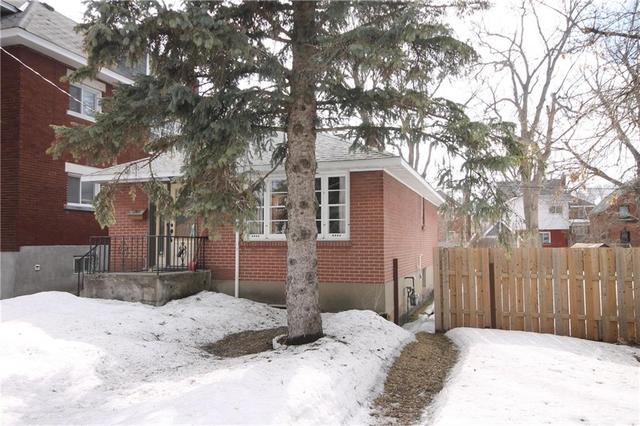 36 Caroline Avenue, House detached with 2 bedrooms, 2 bathrooms and 2 parking in Ottawa ON | Image 2