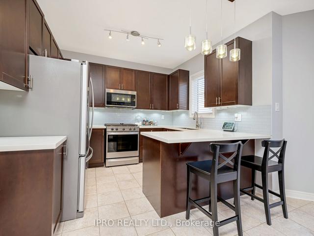 80 Amaranth Cres, House detached with 4 bedrooms, 3 bathrooms and 4 parking in Brampton ON | Image 3
